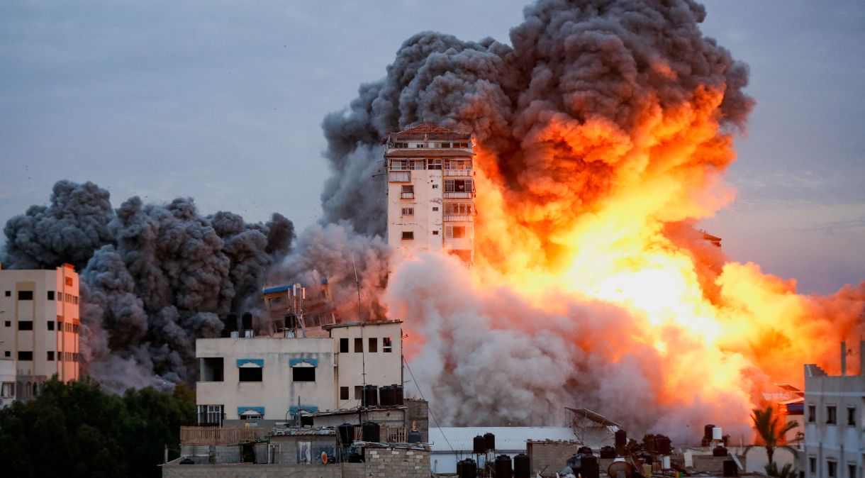 Israel prepara ofensiva terrestre; Biden promete apoio após ataques do Hamas