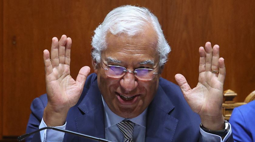 Primeiro Ministro de Portugal se demite e diz não saber porque está a ser investigado