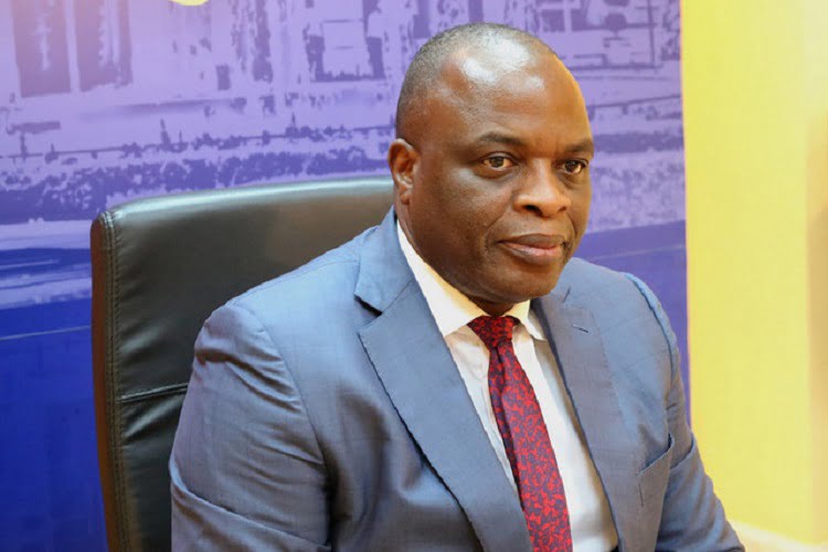Governador do Uíge promete construir mais de 30 escolas para travar crianças que estudam na RDC