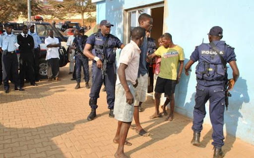Polícia detém 70 criminosos e oito armas de fogo