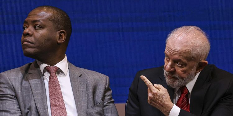 Lula afasta único ministro negro acusado de assédio sexual