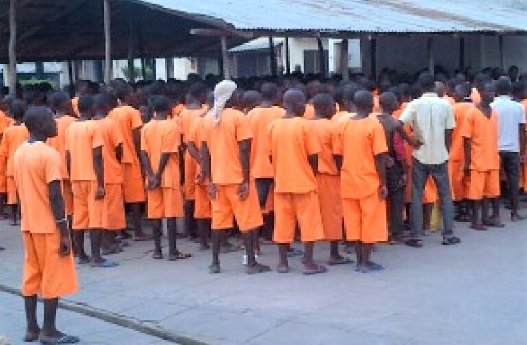 Mais de 30 presos da cadeia Central de Moçambique morrem e outros 1500 fugiram