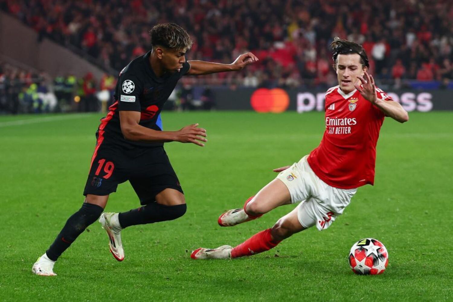 Benfica caí na Luz e leva 5 golos do Barça