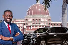 Deputado da UNITA expulso da Assembleia por fazer táxi com carro do parlamento