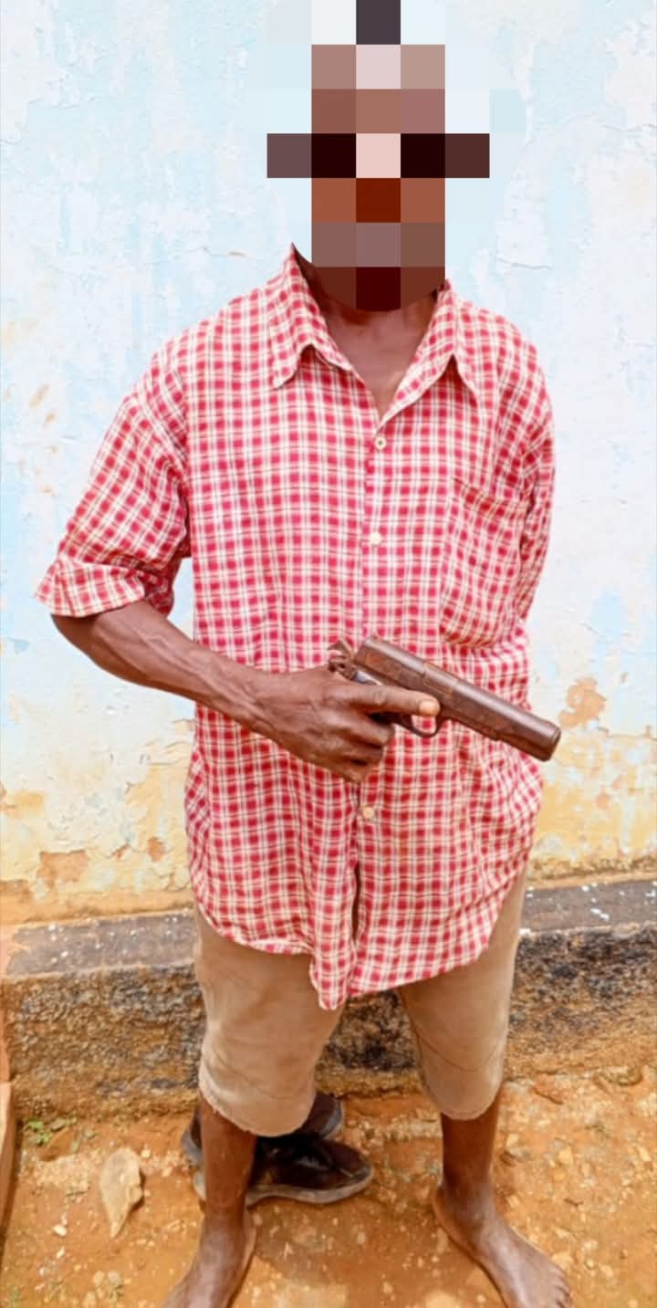 Pai ameaçava com pistola para violar as duas filhas, engravidou uma e abortou a gravidez