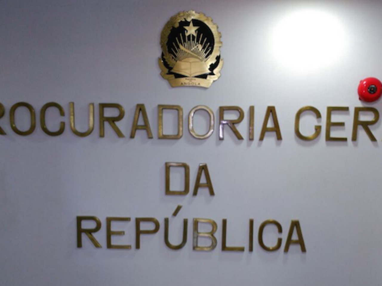 PGR investiga altos funcionários da AGT e SME para desmantelar rede criminosa