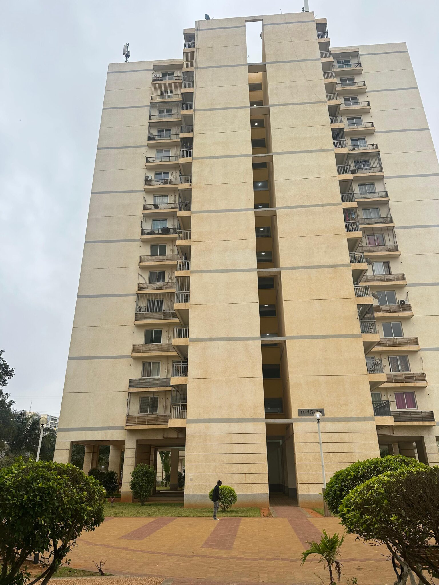 Adolescente de 16 anos morre após atirar-se do terraço para o chão na Vida Pacífica